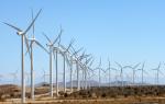 Z22, CC BY-SA 3.0, via Wikimedia Commons, https://commons.wikimedia.org/wiki/File:Alta_Wind_Energy_Center_from_Oak_Creek_Road.jpg